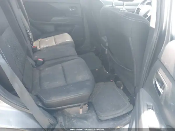 JA4AZ3A38HZ050831 2017 MITSUBISHI OUTLANDER - Image 8