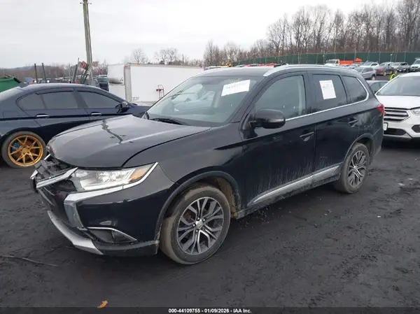 JA4AZ3A38HZ061036 2017 MITSUBISHI OUTLANDER - Image 2
