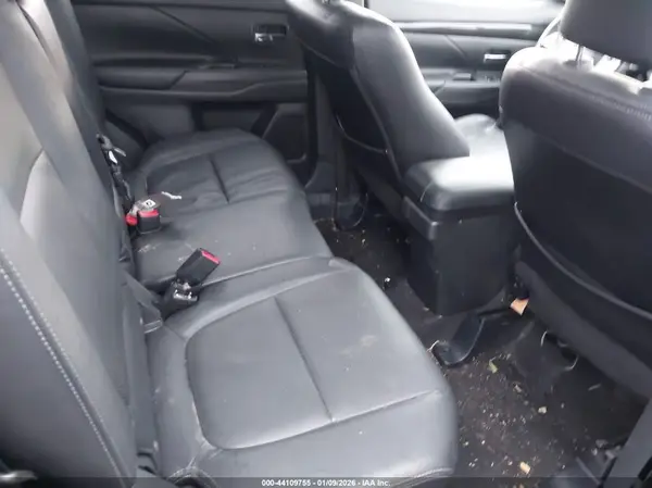 JA4AZ3A38HZ061036 2017 MITSUBISHI OUTLANDER - Image 8