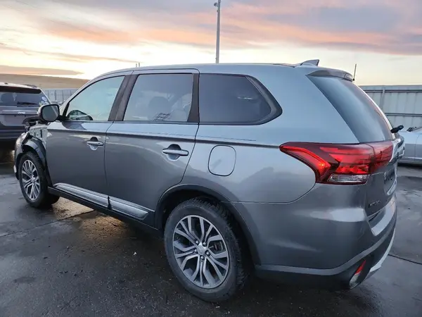 JA4AZ3A38HZ063062 2017 MITSUBISHI OUTLANDER - Image 2
