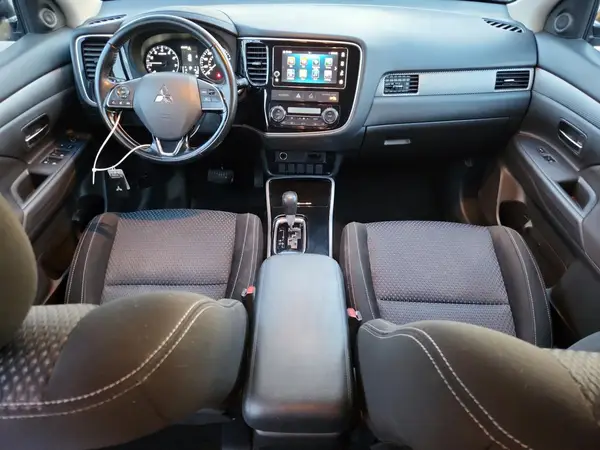 JA4AZ3A38HZ063062 2017 MITSUBISHI OUTLANDER - Image 8