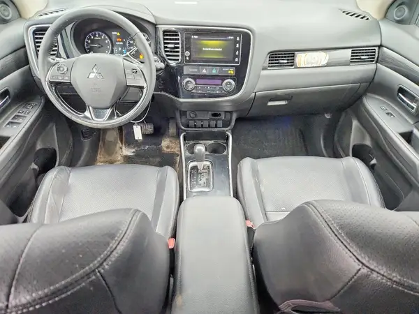 JA4AZ3A38HZ063417 2017 MITSUBISHI OUTLANDER - Image 8