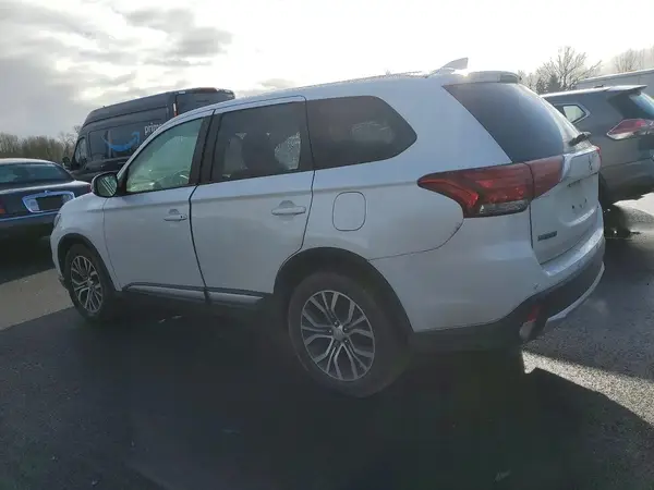 JA4AZ3A38HZ065426 2017 MITSUBISHI OUTLANDER - Image 2