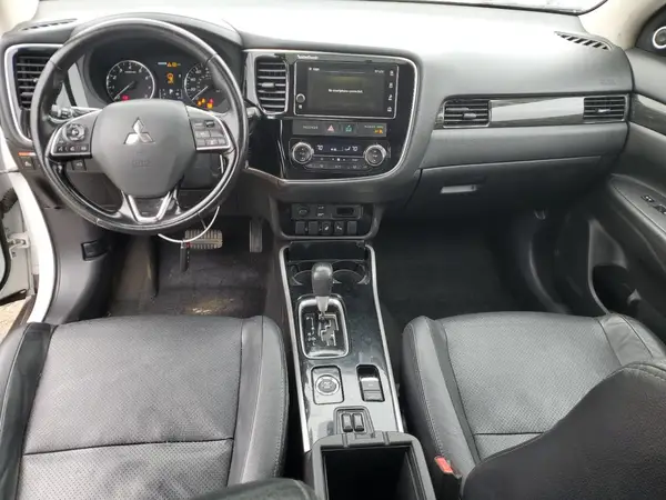 JA4AZ3A38HZ065488 2017 MITSUBISHI OUTLANDER - Image 8
