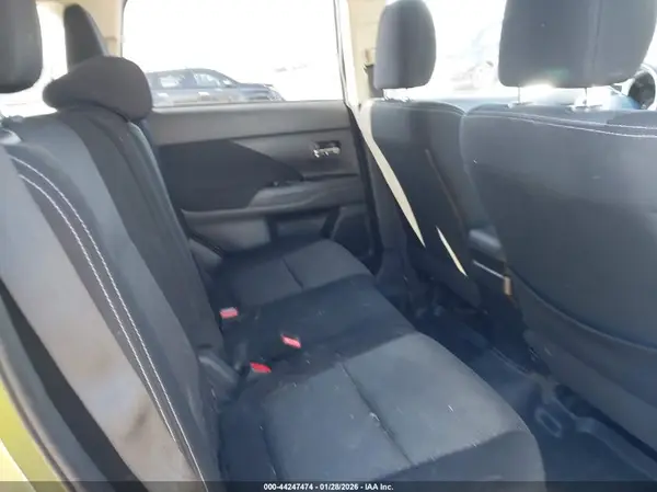 JA4AZ3A38JJ001133 2018 MITSUBISHI OUTLANDER - Image 8