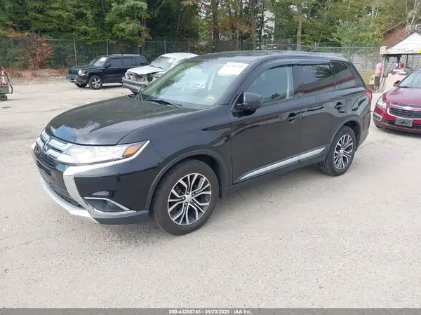 JA4AZ3A38JJ001150 2018 MITSUBISHI OUTLANDER - Image 2