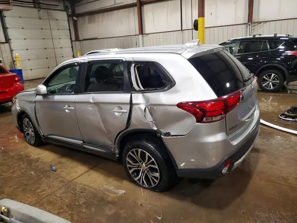 JA4AZ3A38JJ003285 2018 MITSUBISHI OUTLANDER - Image 2