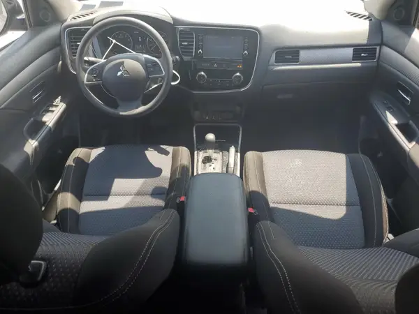 JA4AZ3A38JJ003397 2018 MITSUBISHI OUTLANDER - Image 8