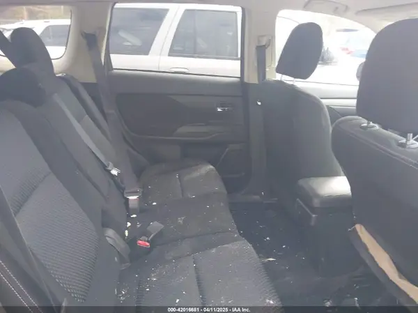 JA4AZ3A38JJ003545 2018 MITSUBISHI OUTLANDER - Image 8