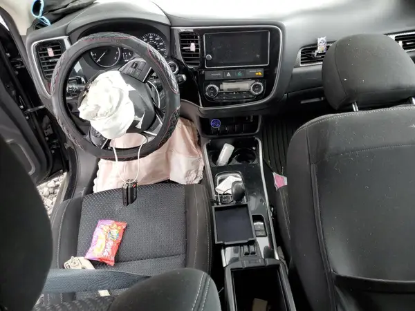 JA4AZ3A38JJ004582 2018 MITSUBISHI OUTLANDER - Image 8