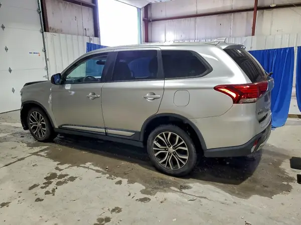 JA4AZ3A38JJ005232 2018 MITSUBISHI OUTLANDER - Image 2
