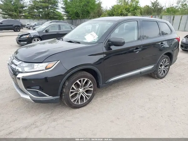 JA4AZ3A38JJ006283 2018 MITSUBISHI OUTLANDER - Image 2