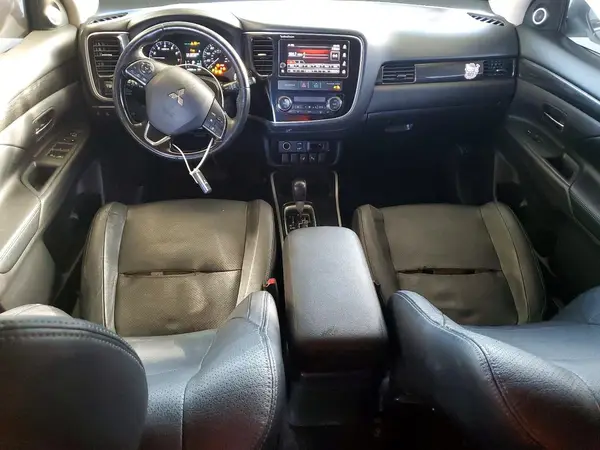 JA4AZ3A38JZ001733 2018 MITSUBISHI OUTLANDER - Image 8