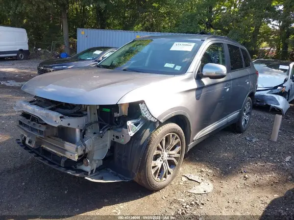 JA4AZ3A38JZ005197 2018 MITSUBISHI OUTLANDER - Image 2