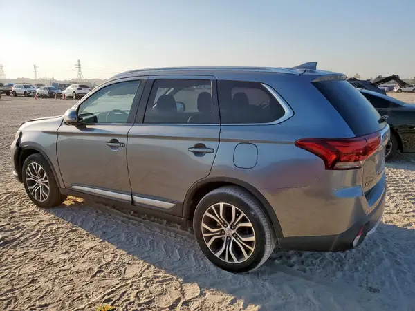 JA4AZ3A38JZ012750 2018 MITSUBISHI OUTLANDER - Image 2