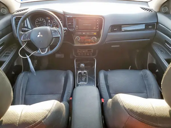 JA4AZ3A38JZ012750 2018 MITSUBISHI OUTLANDER - Image 8