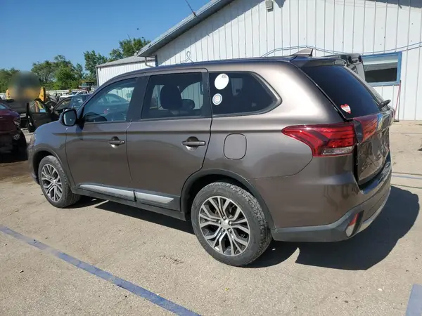 JA4AZ3A38JZ013798 2018 MITSUBISHI OUTLANDER - Image 2