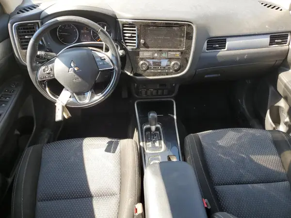 JA4AZ3A38JZ013798 2018 MITSUBISHI OUTLANDER - Image 8