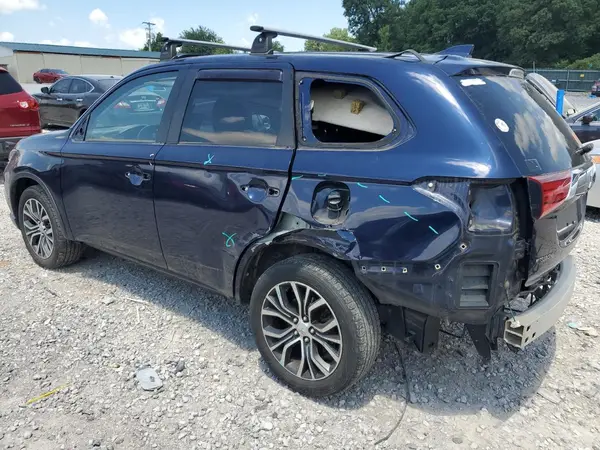 JA4AZ3A38JZ014000 2018 MITSUBISHI OUTLANDER - Image 2