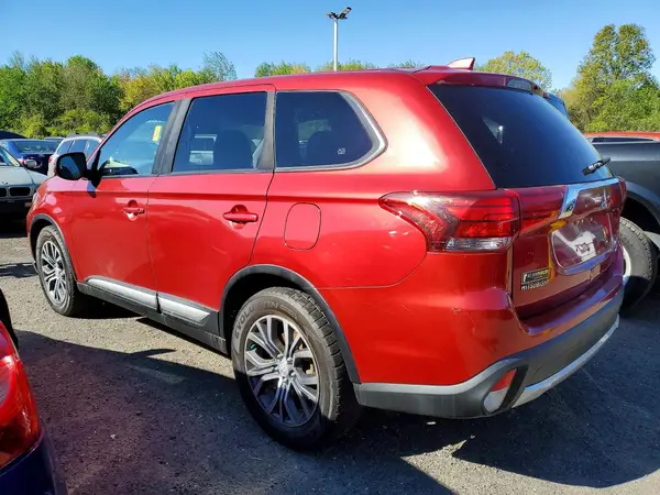 JA4AZ3A38JZ015731 2018 MITSUBISHI OUTLANDER - Image 2