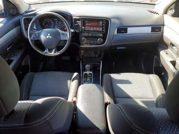 JA4AZ3A38JZ015731 2018 MITSUBISHI OUTLANDER - Image 8
