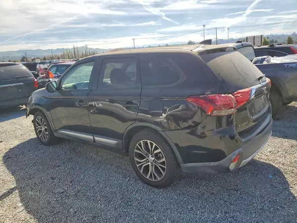 JA4AZ3A38JZ016653 2018 MITSUBISHI OUTLANDER - Image 2