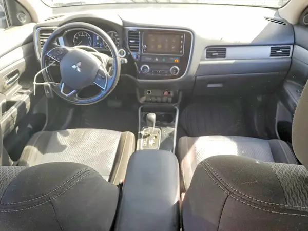 JA4AZ3A38JZ016653 2018 MITSUBISHI OUTLANDER - Image 8