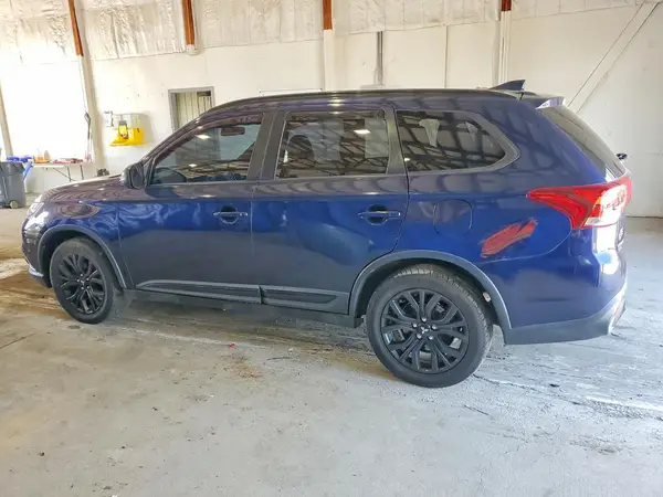 JA4AZ3A38JZ020606 2018 MITSUBISHI OUTLANDER - Image 2