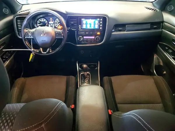 JA4AZ3A38JZ020606 2018 MITSUBISHI OUTLANDER - Image 8