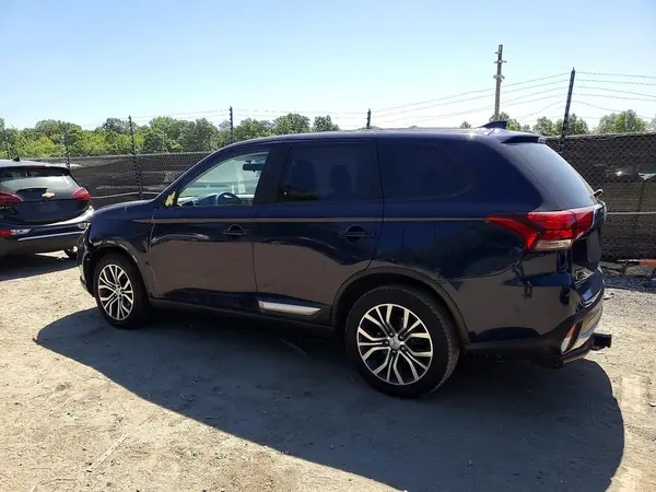JA4AZ3A38JZ023747 2018 MITSUBISHI OUTLANDER - Image 2