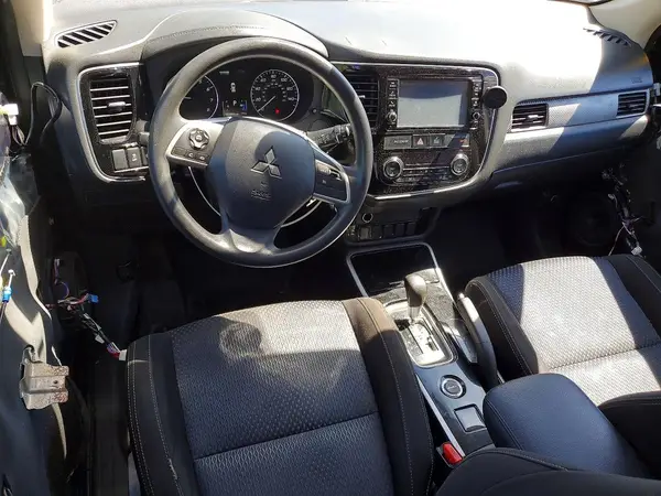 JA4AZ3A38JZ023747 2018 MITSUBISHI OUTLANDER - Image 8