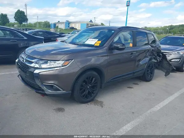 JA4AZ3A38JZ024106 2018 MITSUBISHI OUTLANDER - Image 2