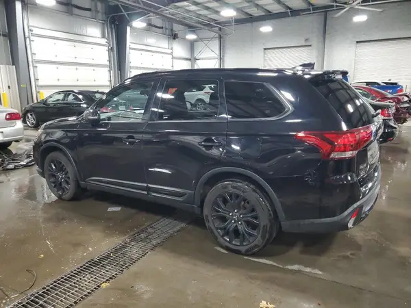 JA4AZ3A38JZ024204 2018 MITSUBISHI OUTLANDER - Image 2