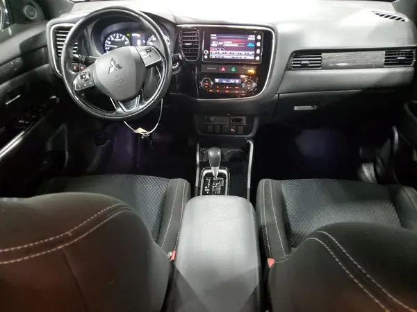 JA4AZ3A38JZ024204 2018 MITSUBISHI OUTLANDER - Image 8