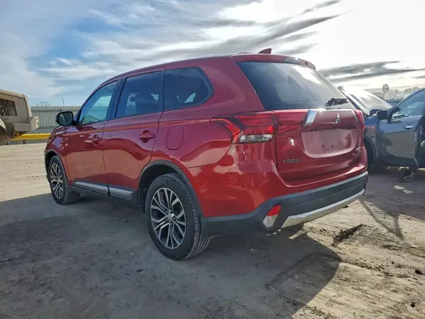 JA4AZ3A38JZ024655 2018 MITSUBISHI OUTLANDER - Image 2