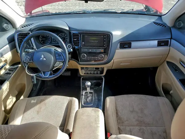 JA4AZ3A38JZ024655 2018 MITSUBISHI OUTLANDER - Image 8
