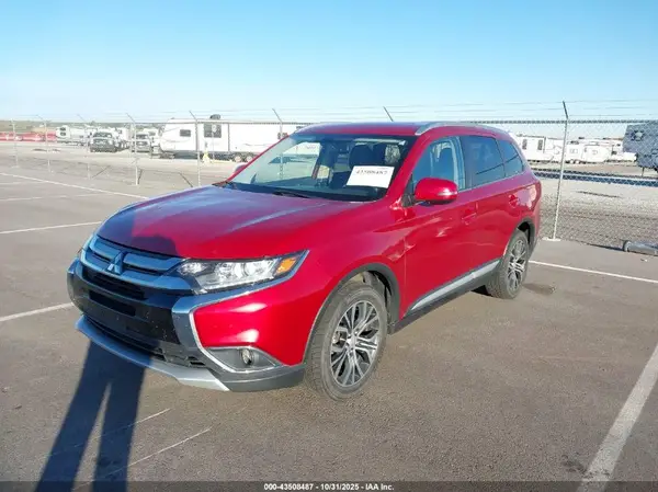 JA4AZ3A38JZ025353 2018 MITSUBISHI OUTLANDER - Image 2