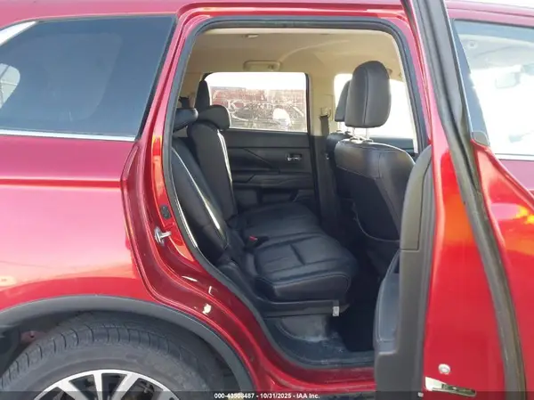 JA4AZ3A38JZ025353 2018 MITSUBISHI OUTLANDER - Image 8