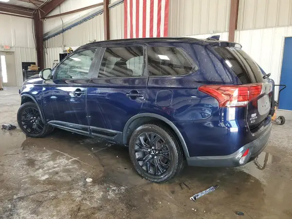 JA4AZ3A38JZ025482 2018 MITSUBISHI OUTLANDER - Image 2
