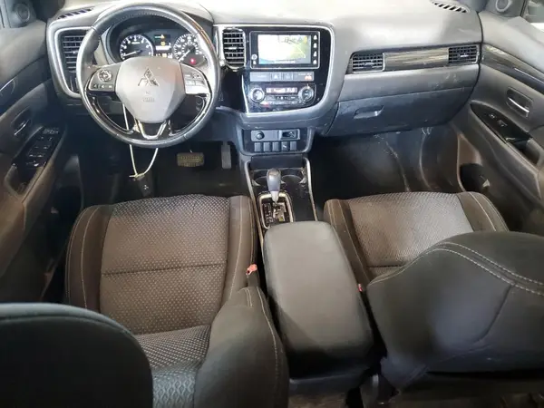 JA4AZ3A38JZ025482 2018 MITSUBISHI OUTLANDER - Image 8