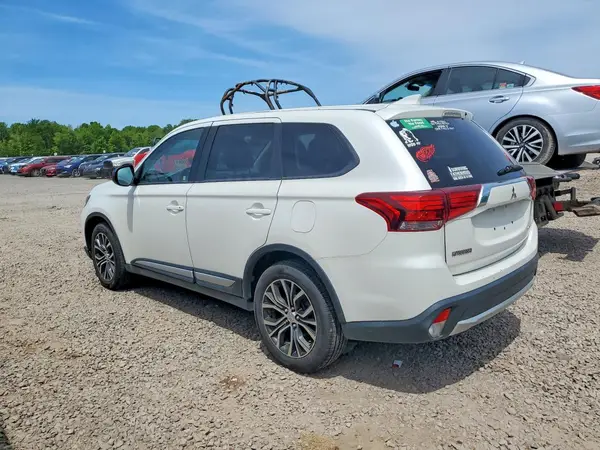 JA4AZ3A38JZ025529 2018 MITSUBISHI OUTLANDER - Image 2
