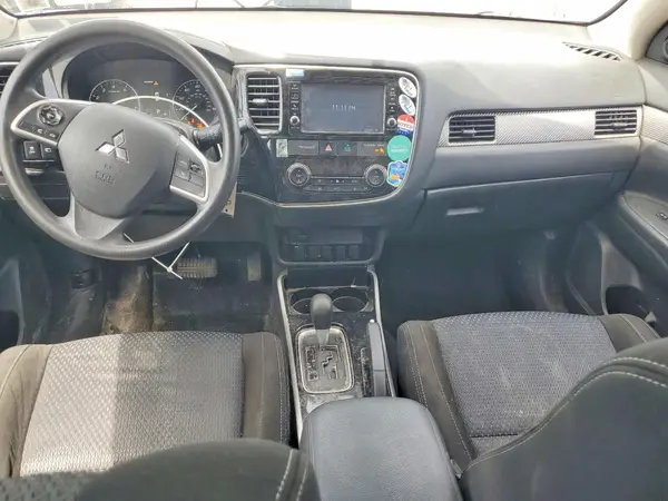 JA4AZ3A38JZ025529 2018 MITSUBISHI OUTLANDER - Image 8