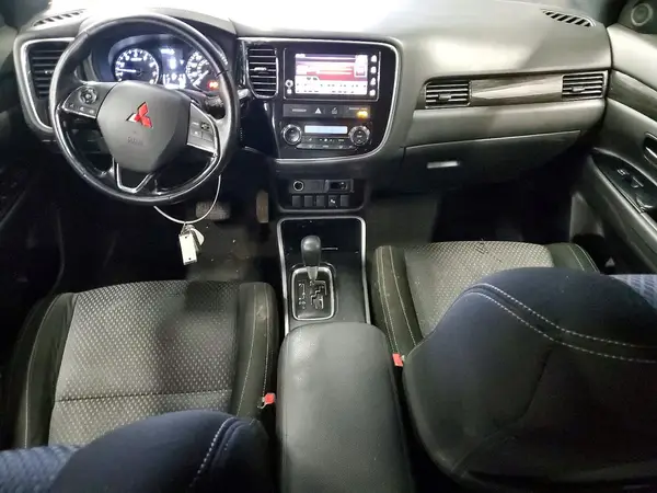 JA4AZ3A38JZ031038 2018 MITSUBISHI OUTLANDER - Image 8