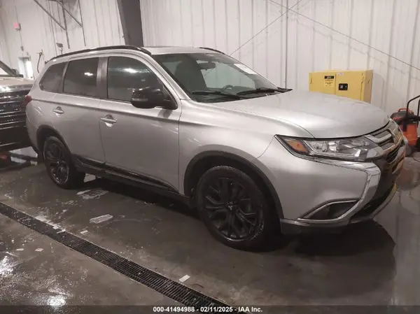 JA4AZ3A38JZ031475 2018 MITSUBISHI OUTLANDER - Image 1