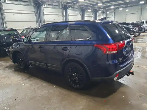 JA4AZ3A38JZ031704 2018 MITSUBISHI OUTLANDER - Image 2