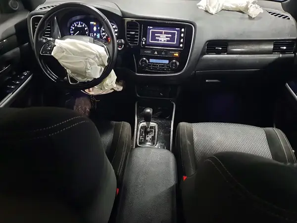 JA4AZ3A38JZ031704 2018 MITSUBISHI OUTLANDER - Image 8