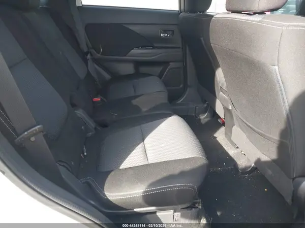 JA4AZ3A38JZ033050 2018 MITSUBISHI OUTLANDER - Image 8