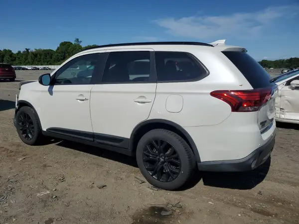 JA4AZ3A38JZ033405 2018 MITSUBISHI OUTLANDER - Image 2