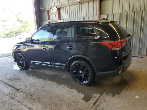 JA4AZ3A38JZ034909 2018 MITSUBISHI OUTLANDER - Image 2