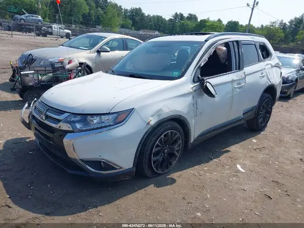 JA4AZ3A38JZ034988 2018 MITSUBISHI OUTLANDER - Image 2